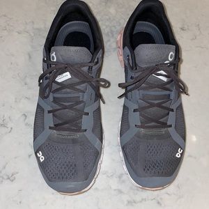 On Running Shoes in Black and Pink-EUC